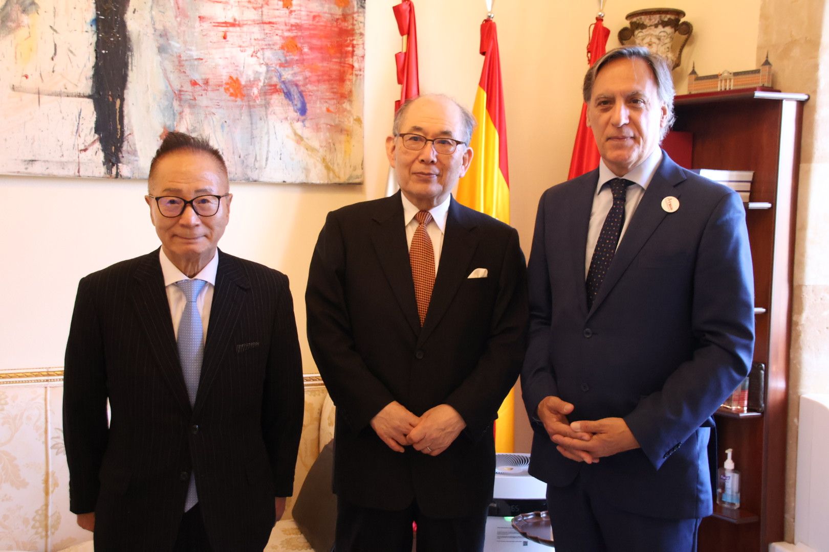 Carlos García Carbayo, recibe al exembajador de Japón en España, Katsuyuki Tanaka