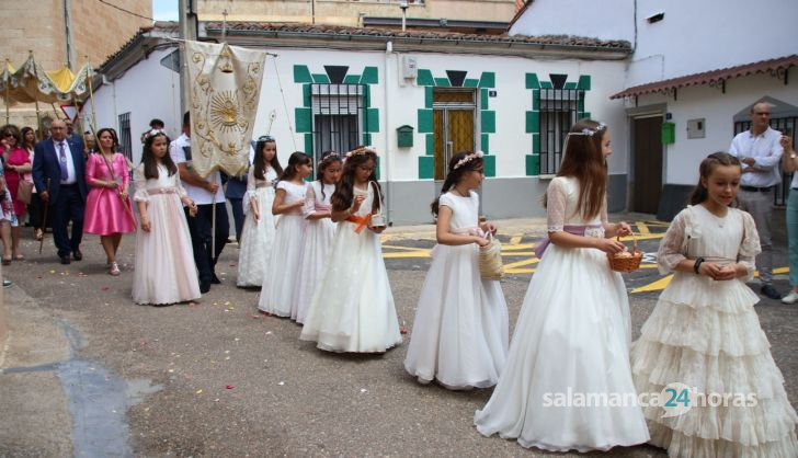 Procesión Corpus en Villares 