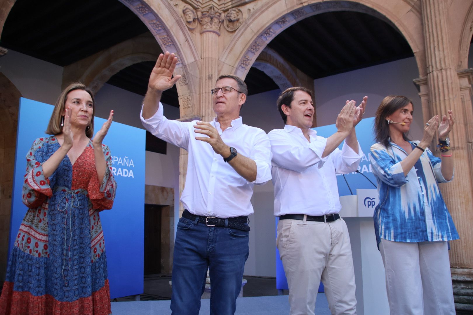 Feijóo clausura en Salamanca un acto sobre familia y políticas sociales