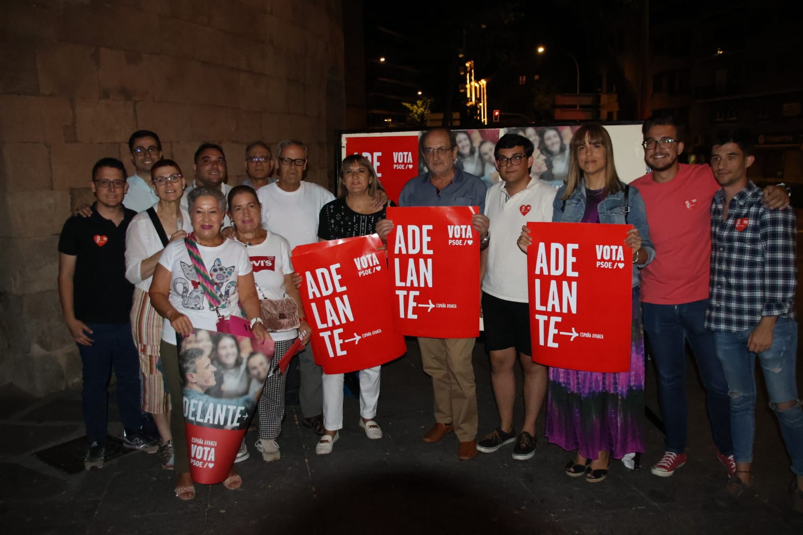 pegada de carteles PSOE