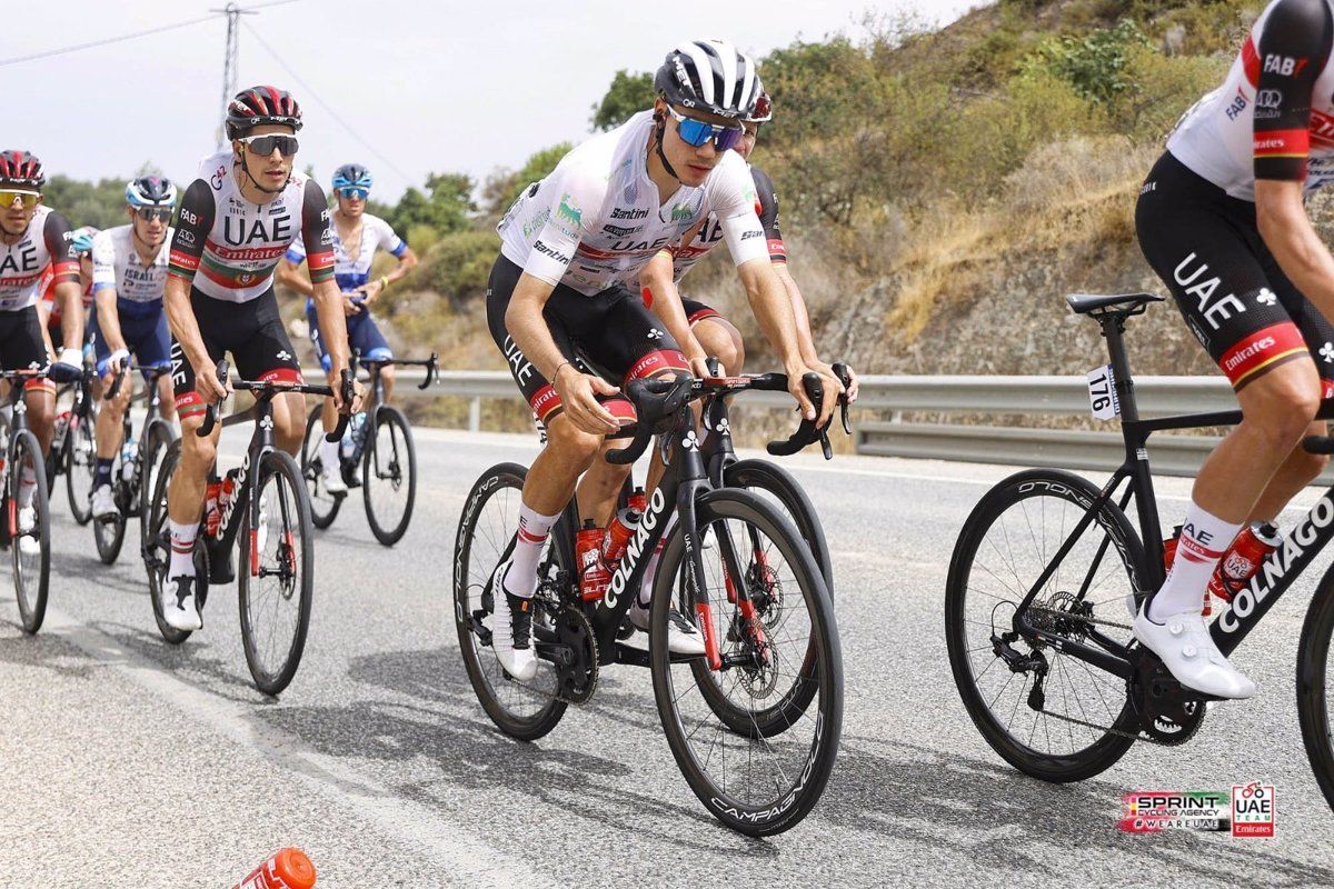 Archivo - El ciclista español Juan Ayuso durante La Vuelta 2022 - UAE TEAM EMIRATES - Archivo