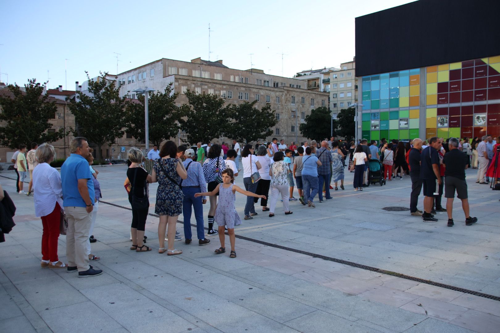 Unión por la ganadería reparte hamburguesas como protesta