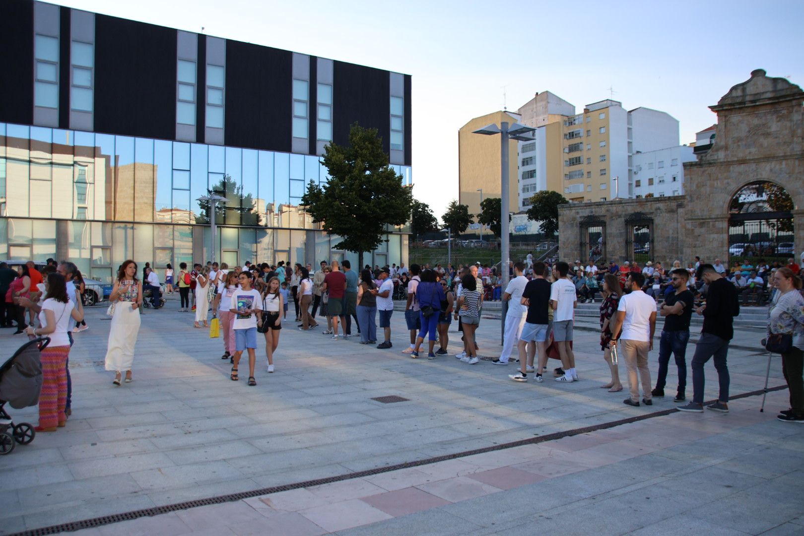 Unión por la ganadería reparte hamburguesas como protesta