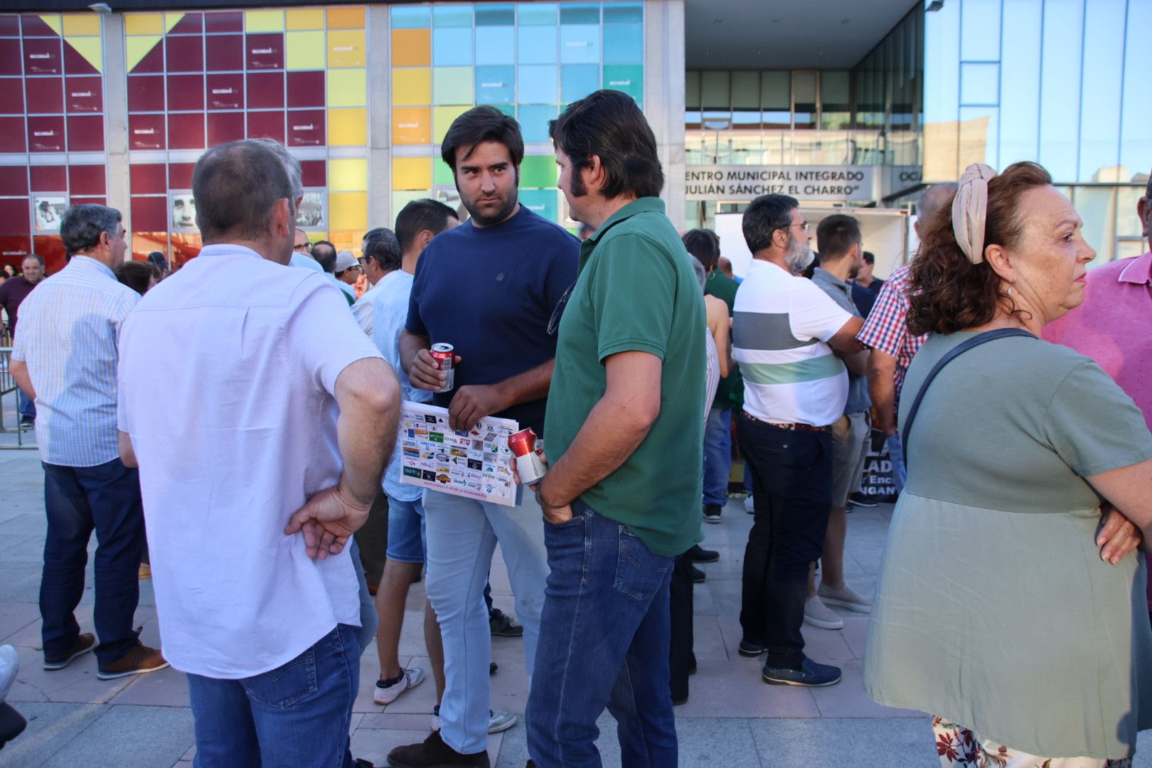 Unión por la ganadería reparte hamburguesas como protesta