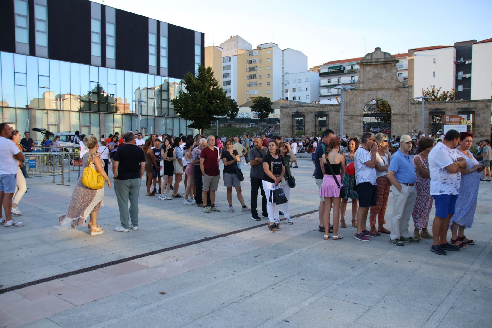 Unión por la ganadería reparte hamburguesas como protesta