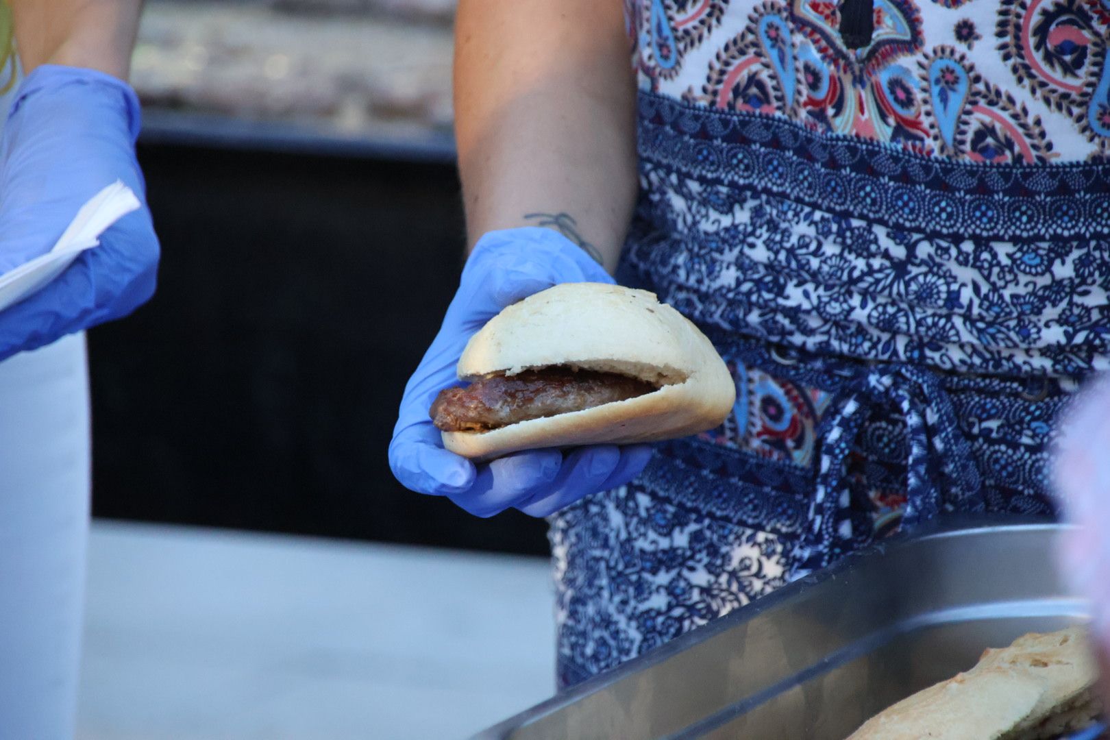 Unión por la ganadería reparte hamburguesas como protesta