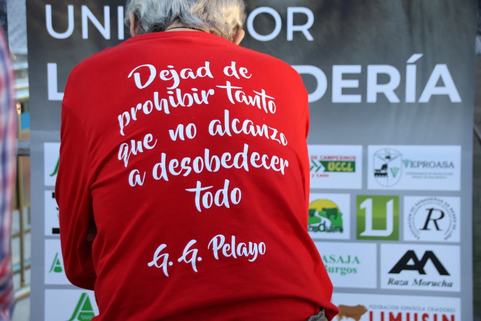 Unión por la ganadería reparte hamburguesas como protesta