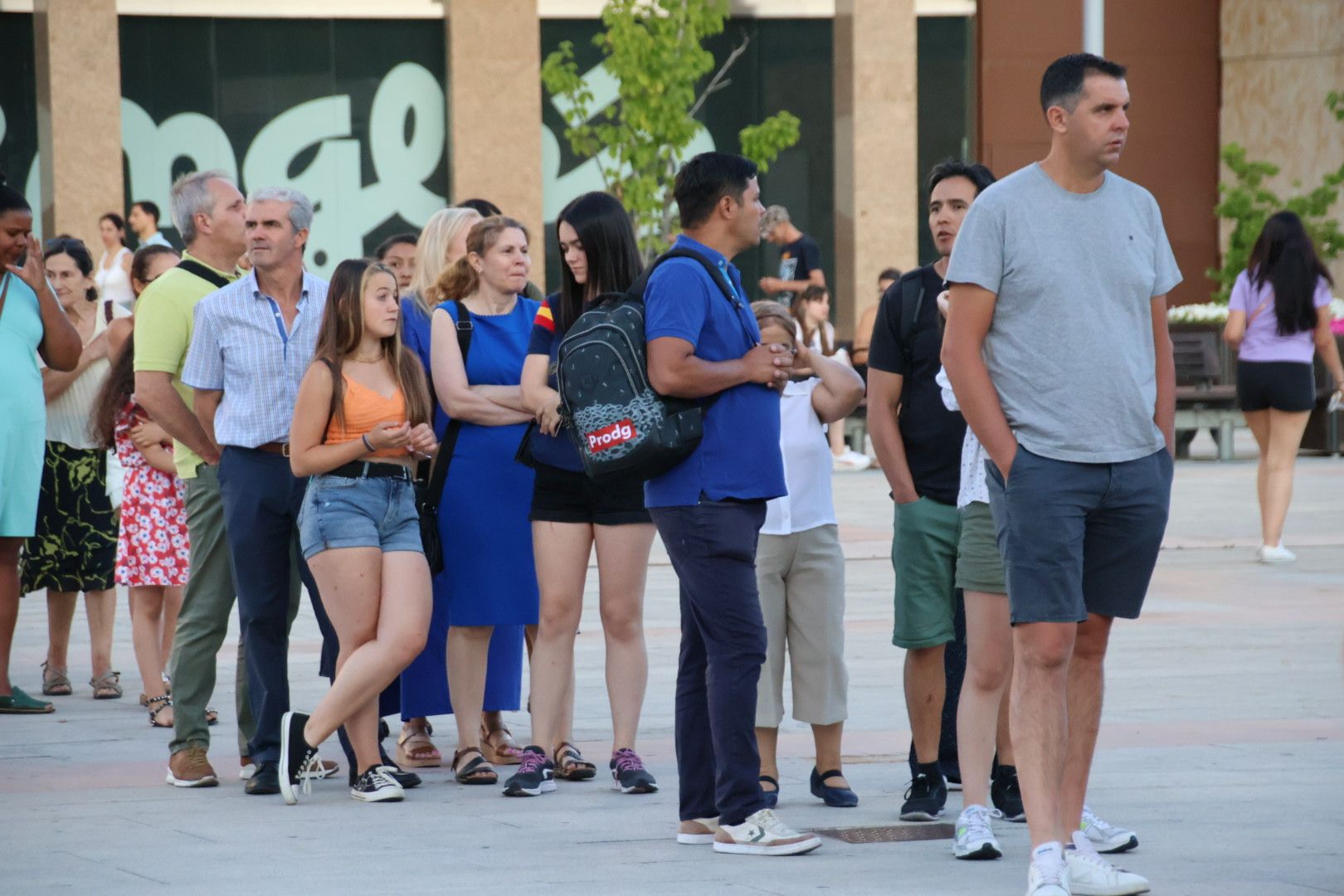 Unión por la ganadería reparte hamburguesas como protesta