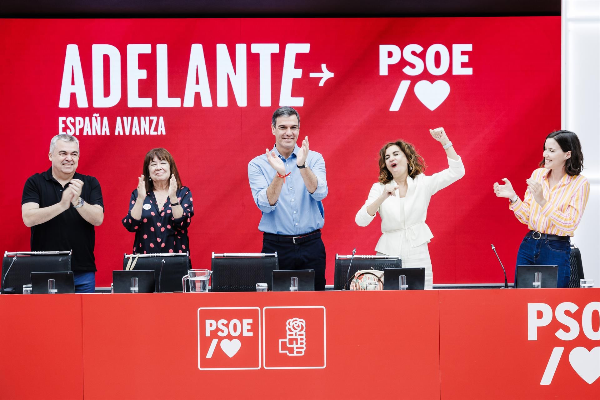 El secretario de Organización del Partido Socialista, Santos Cerdán; la vicepresidenta primera del Senado y presidenta del PSOE, Cristina Narbona; el presidente del Gobierno de España y secretario general del PSOE, Pedro Sánchez; la ministra de Haci - Carlos Luján - Europa Press