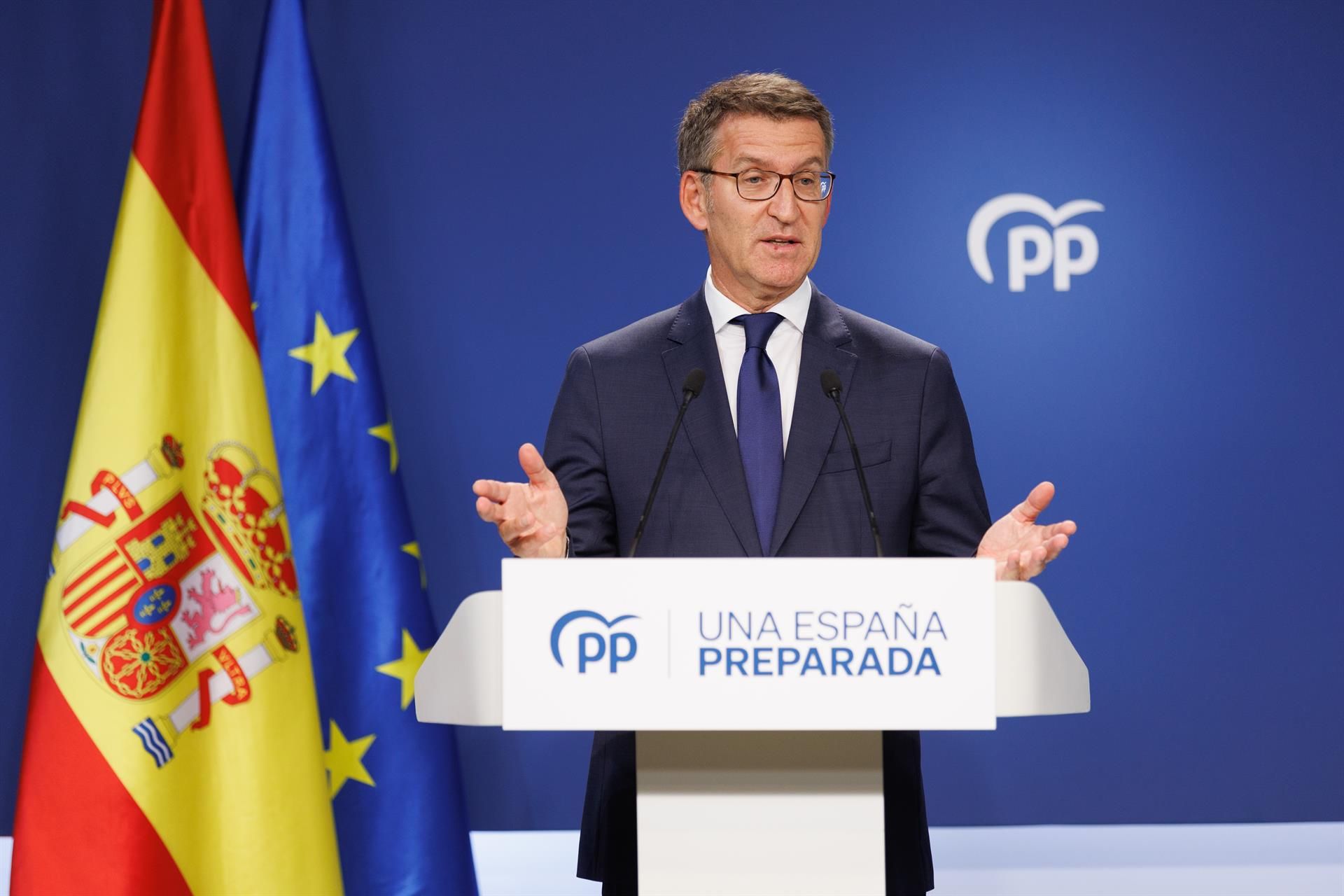 El presidente del PP, Alberto Núñez Feijóo, durante una rueda de prensa en la sede nacional del PP. EP 