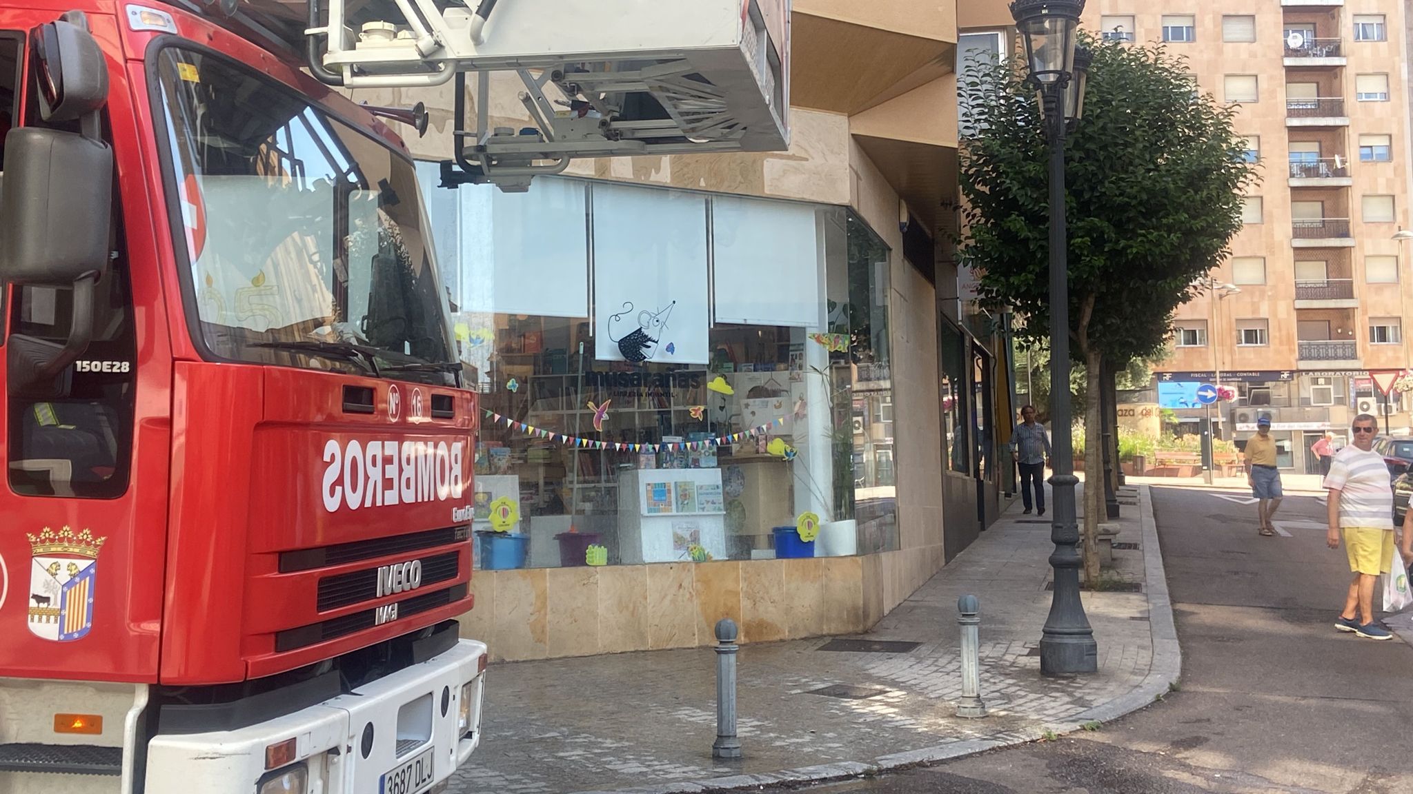 GALERÍA | Fuga de agua e inundación en la calle Arco 