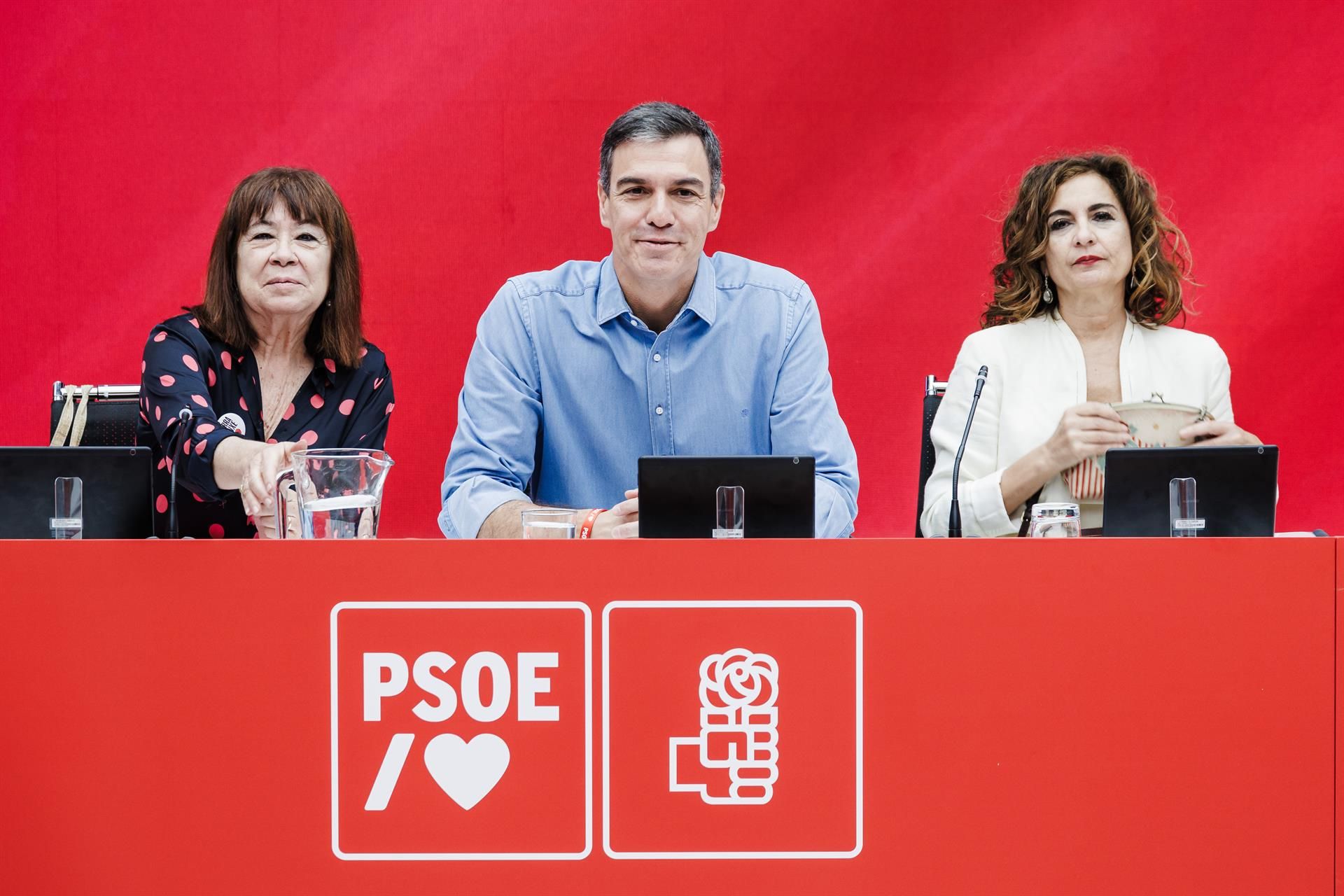 Cristina Narbona; el presidente del Gobierno de España y secretario general del PSOE, Pedro Sánchez, y la ministra de Hacienda, María Jesús Montero. EP 