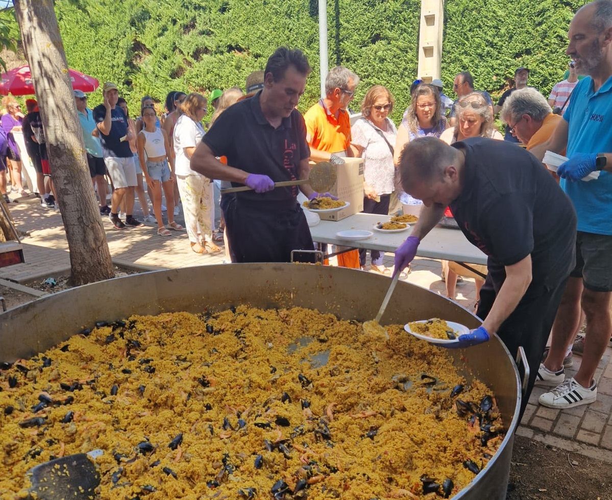 Reparto de paella en Doniños, agosto 2023 (3)