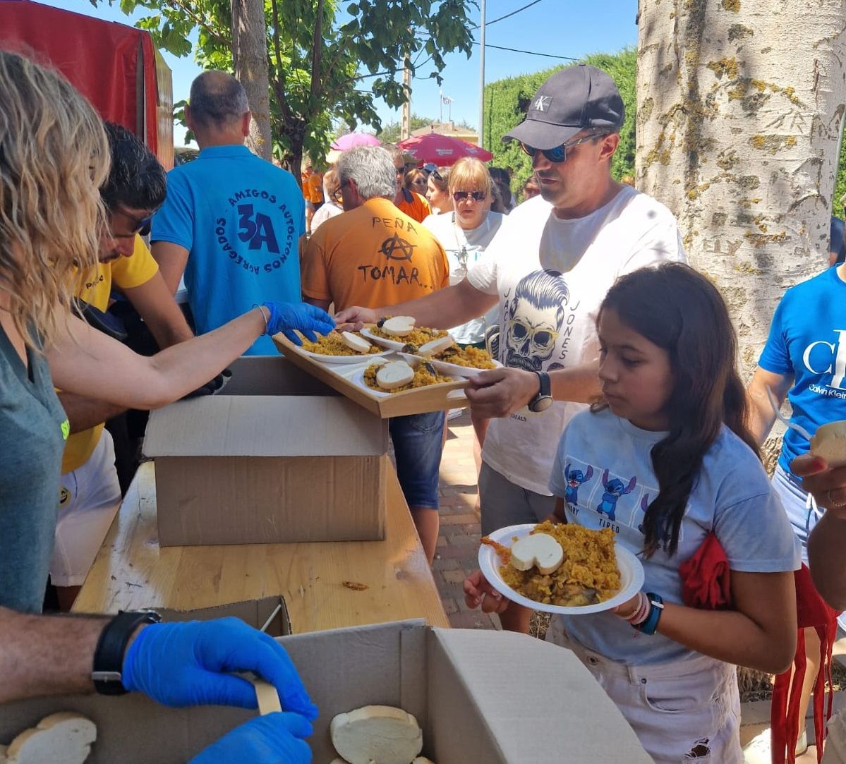 Reparto de paella en Doniños, agosto 2023 (11)