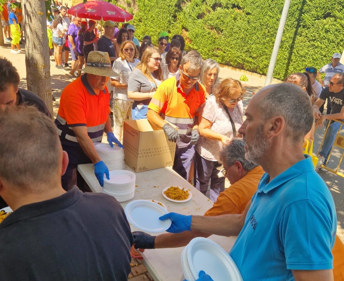 Reparto de paella en Doniños, agosto 2023 (13)