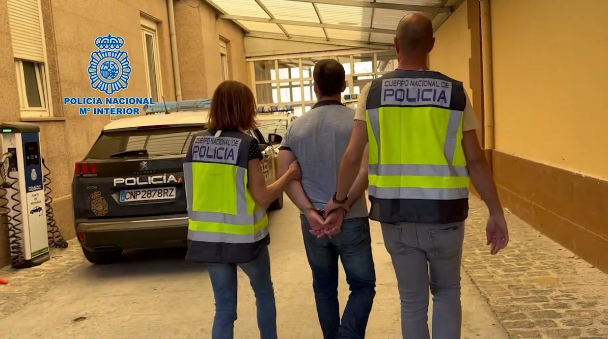 La Policía Nacional detiene a un hombre que vendía medicamentos con efectos abortivos a través de redes sociales y portales de anuncios