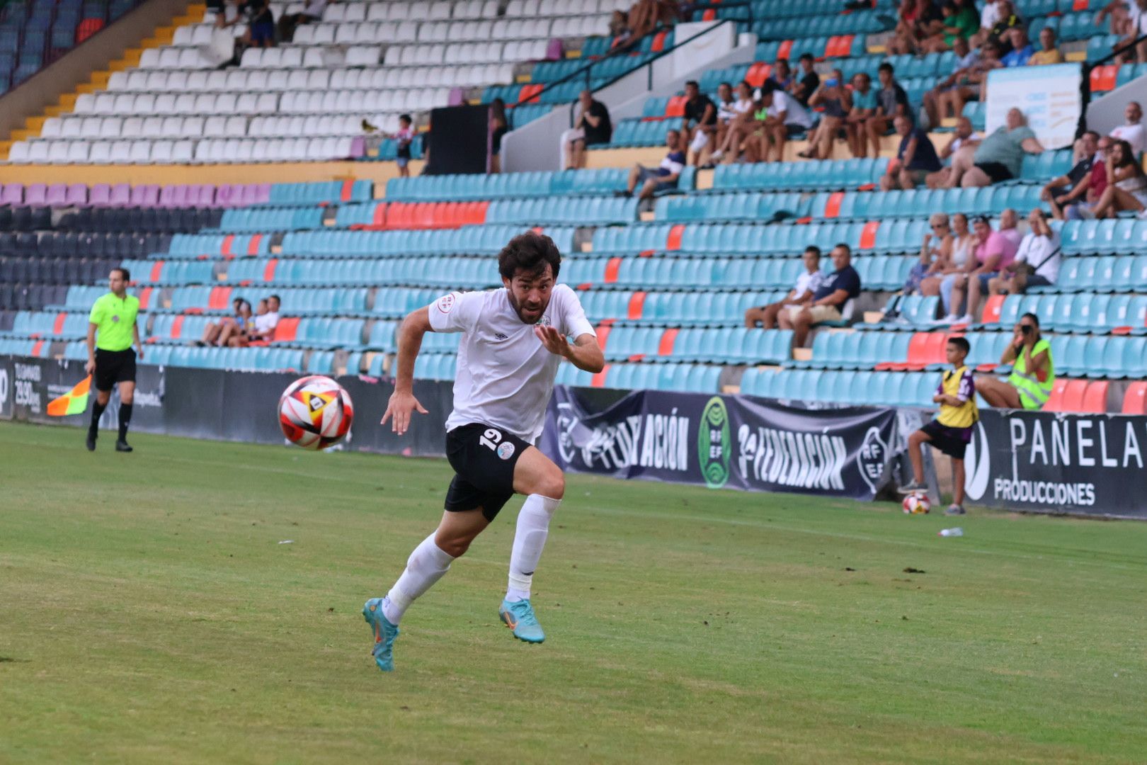 Javi Navas, ante el Alcorcón B | FOTO ANDREA MATEOS