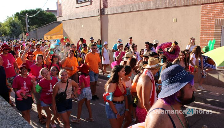 Desfile de peñas en Castellanos de Moriscos (32)