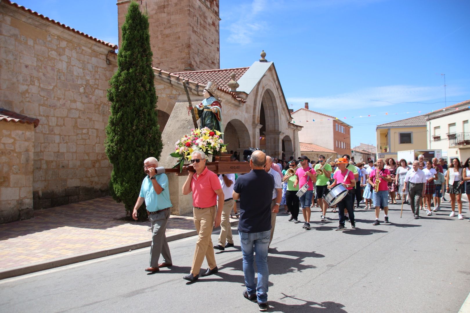 Misa y procesión en honor a Santa Elena en Calzada de Valdunciel