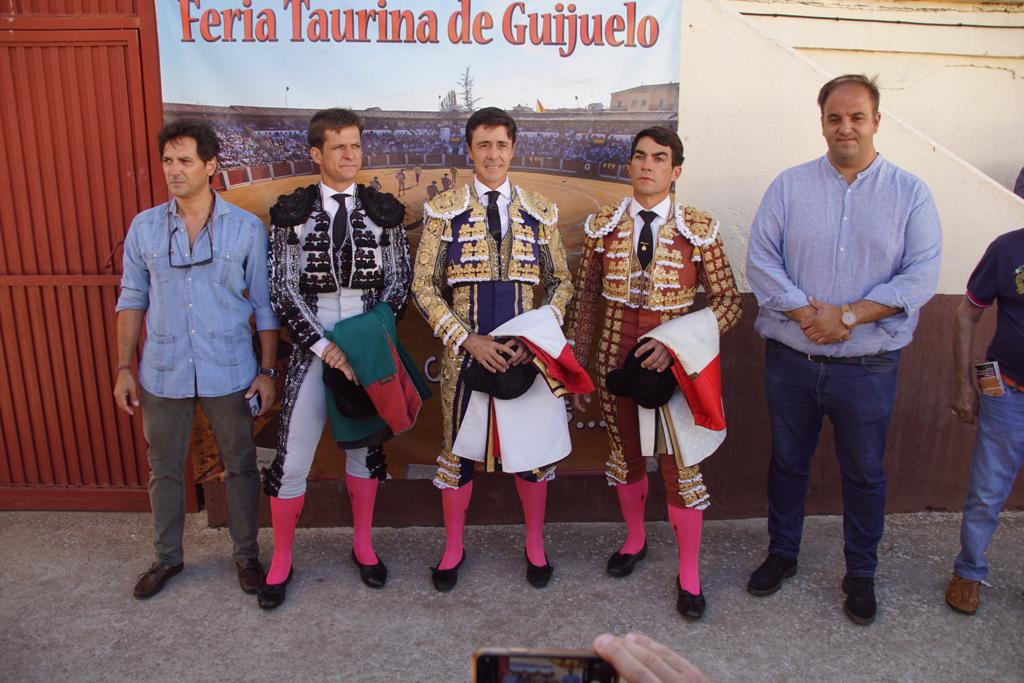 Toros en Guijuelo   Domingo López Chaves junto a El Juli y El Capea  (3)