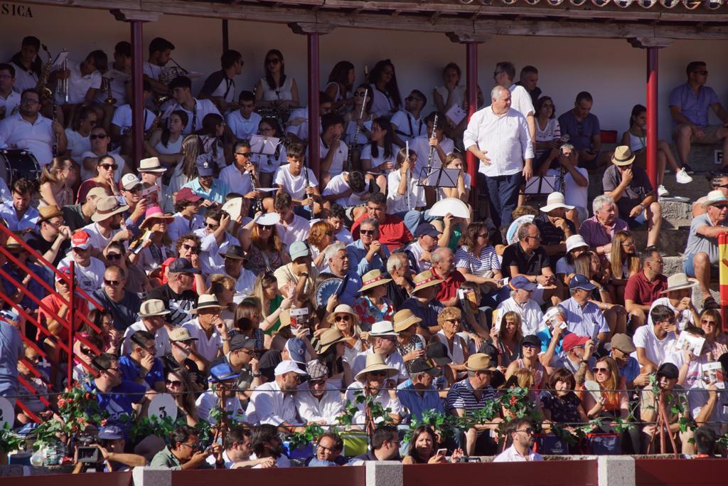 Toros en Guijuelo   Domingo López Chaves junto a El Juli y El Capea  (19)