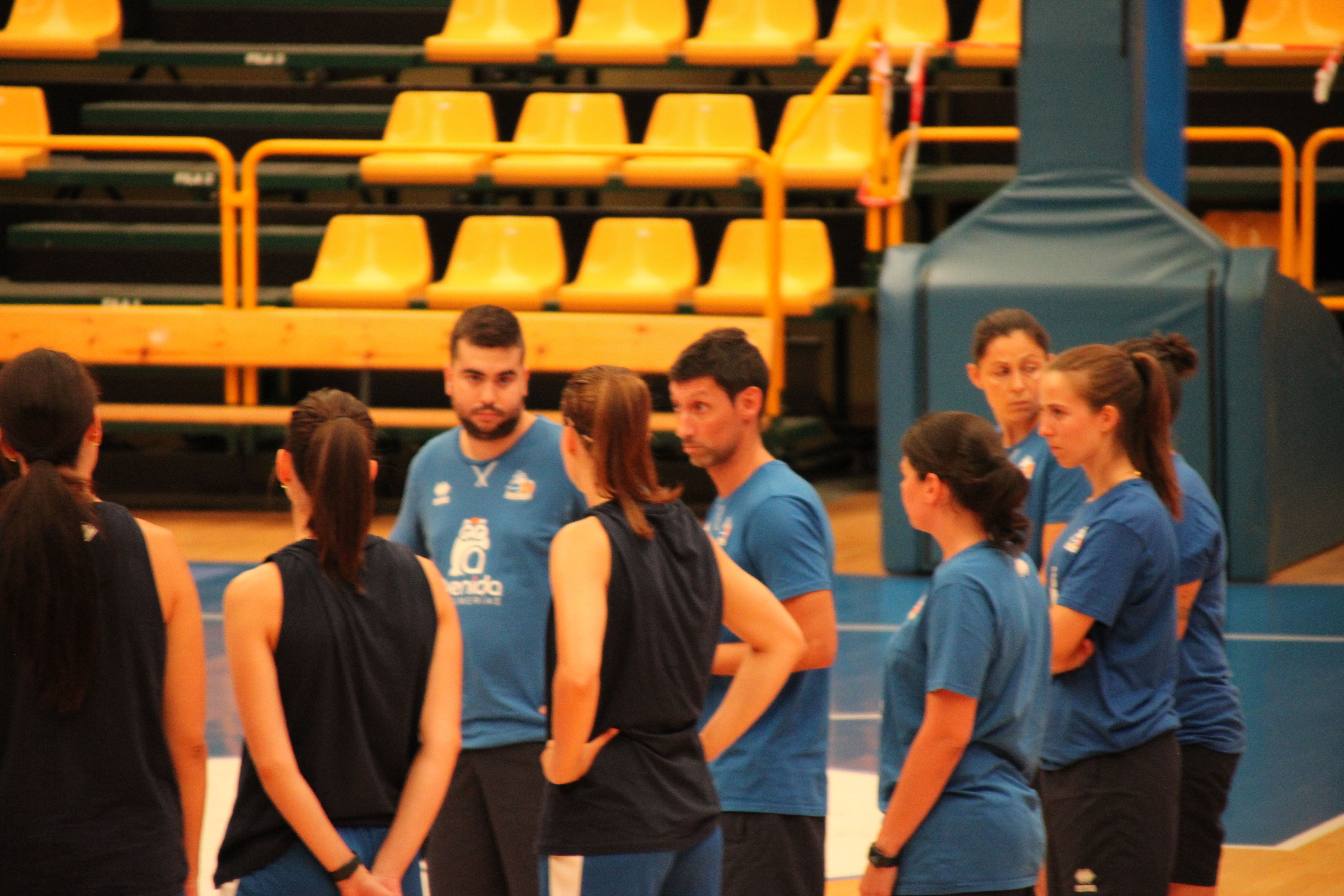 GALERÍA | Primer entrenamiento de Perfumerías Avenida 2023-2024