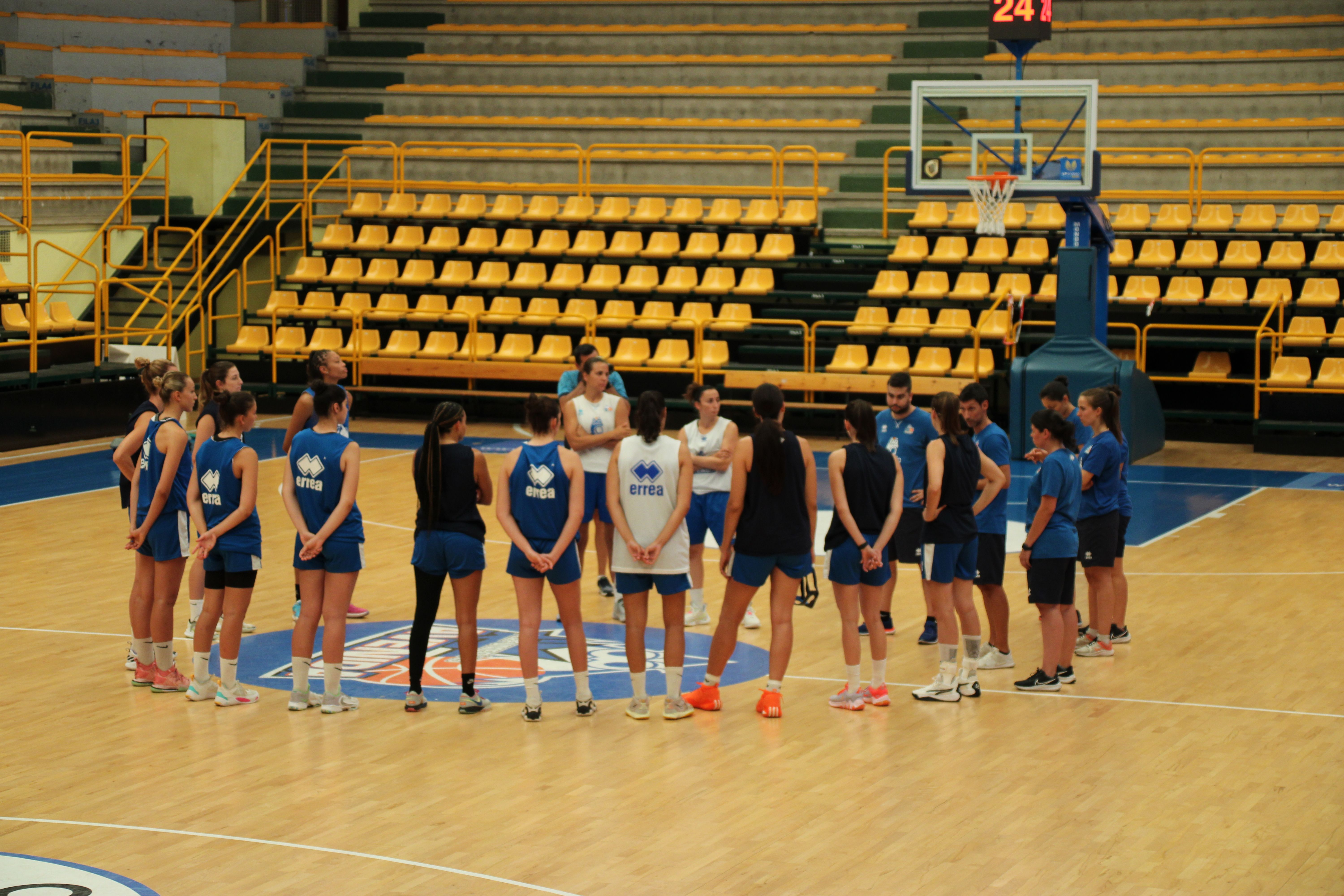 GALERÍA | Primer entrenamiento de Perfumerías Avenida 2023-2024