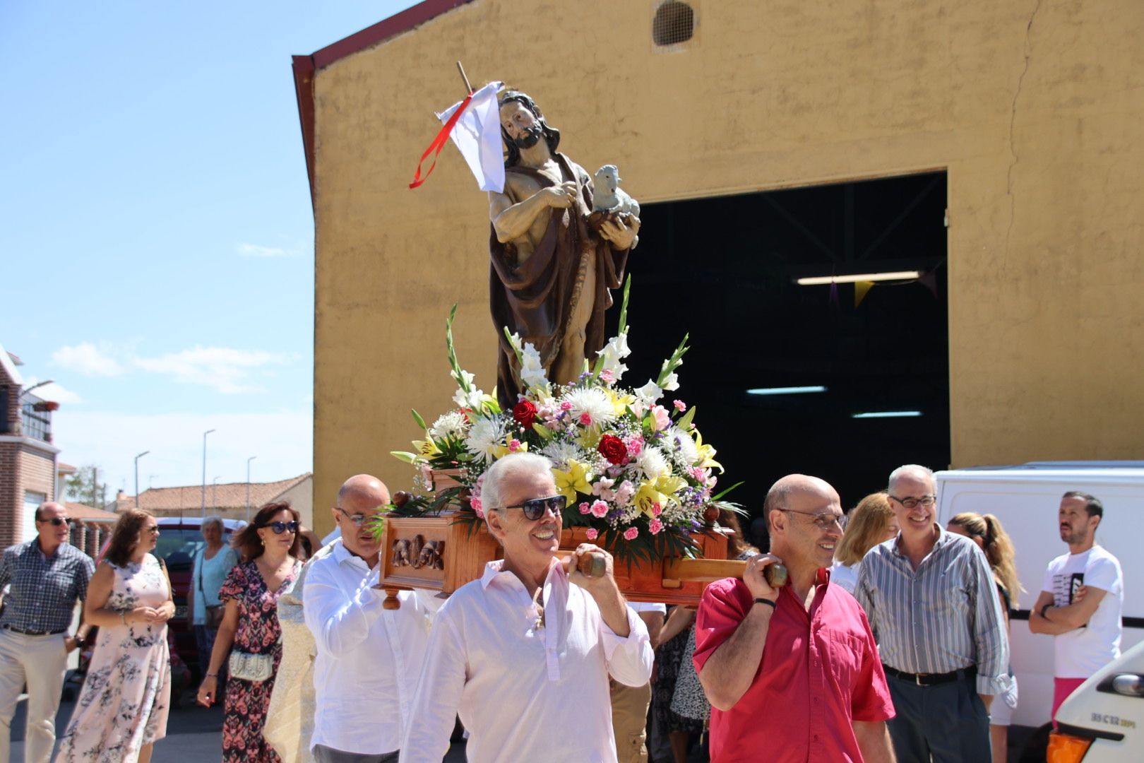 Procesión en honor a San Juan Bautista en La Vellés 