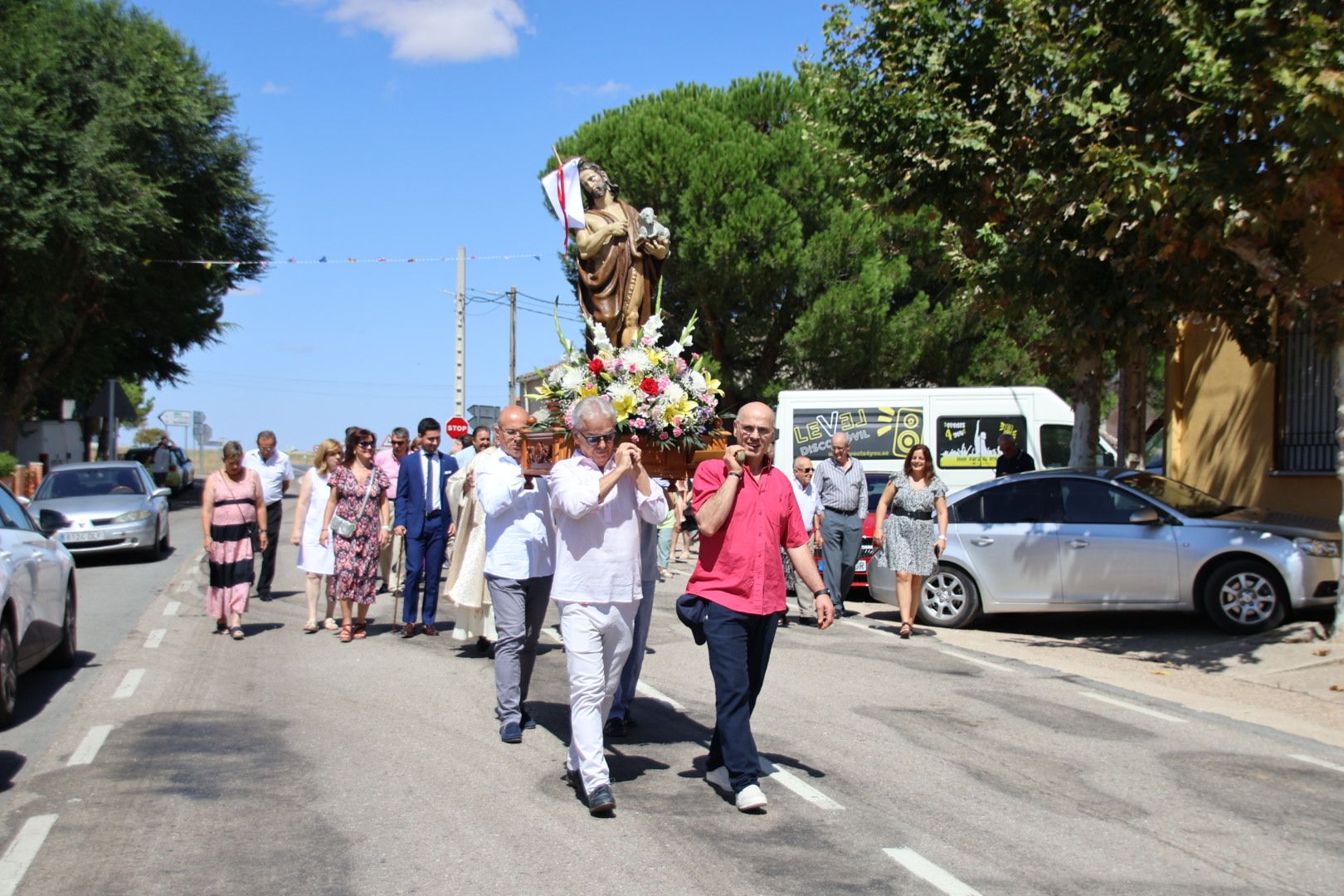 Procesión en honor a San Juan Bautista en La Vellés 