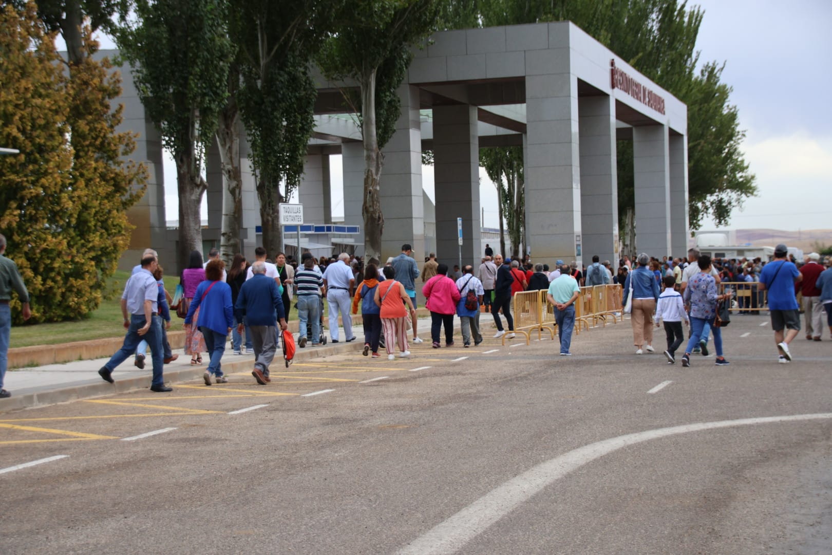  Largas colas en Salamaq en la mañana del sábado, 2 de septiembre. Fotos Andrea M (3)