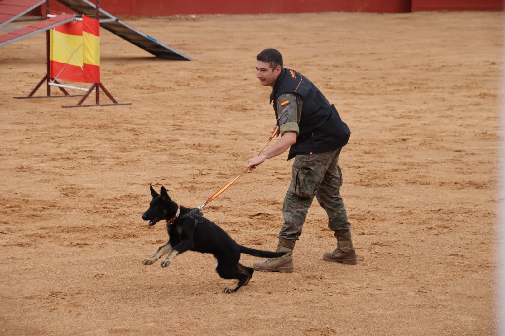 Exhibición unidad canina del CMCC de Ávila