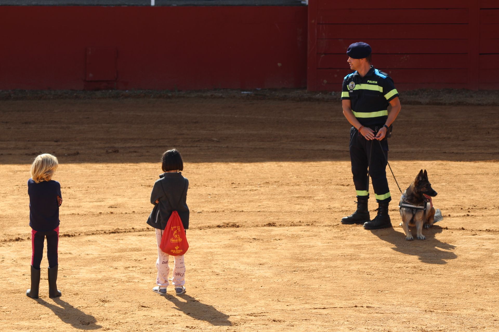 Exhibición de perros de la Policía Local