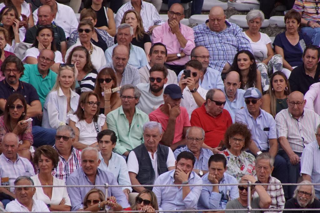 Resumen fotográfico del ambiente en los tendidos de La Glorieta durante la corrida de ‘El Vellosino’