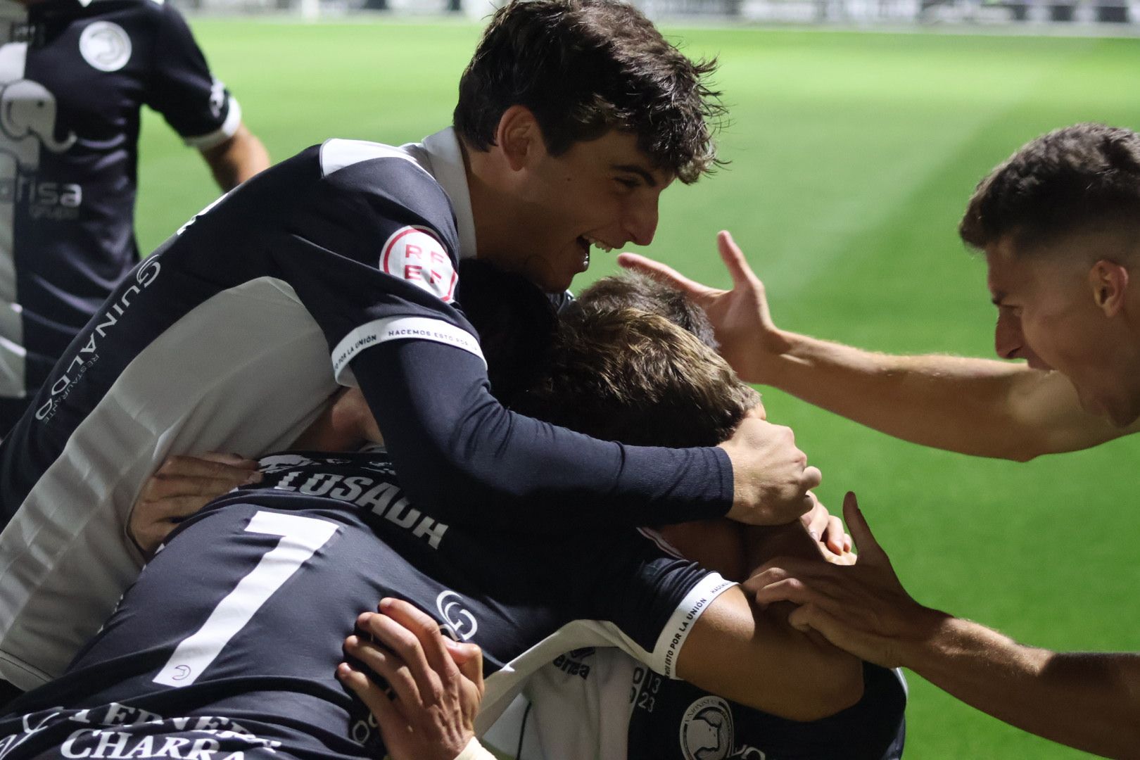 Los jugadores de Unionistas celebran el gol de Losada al Deportivo | FOTO ANDREA MATEOS