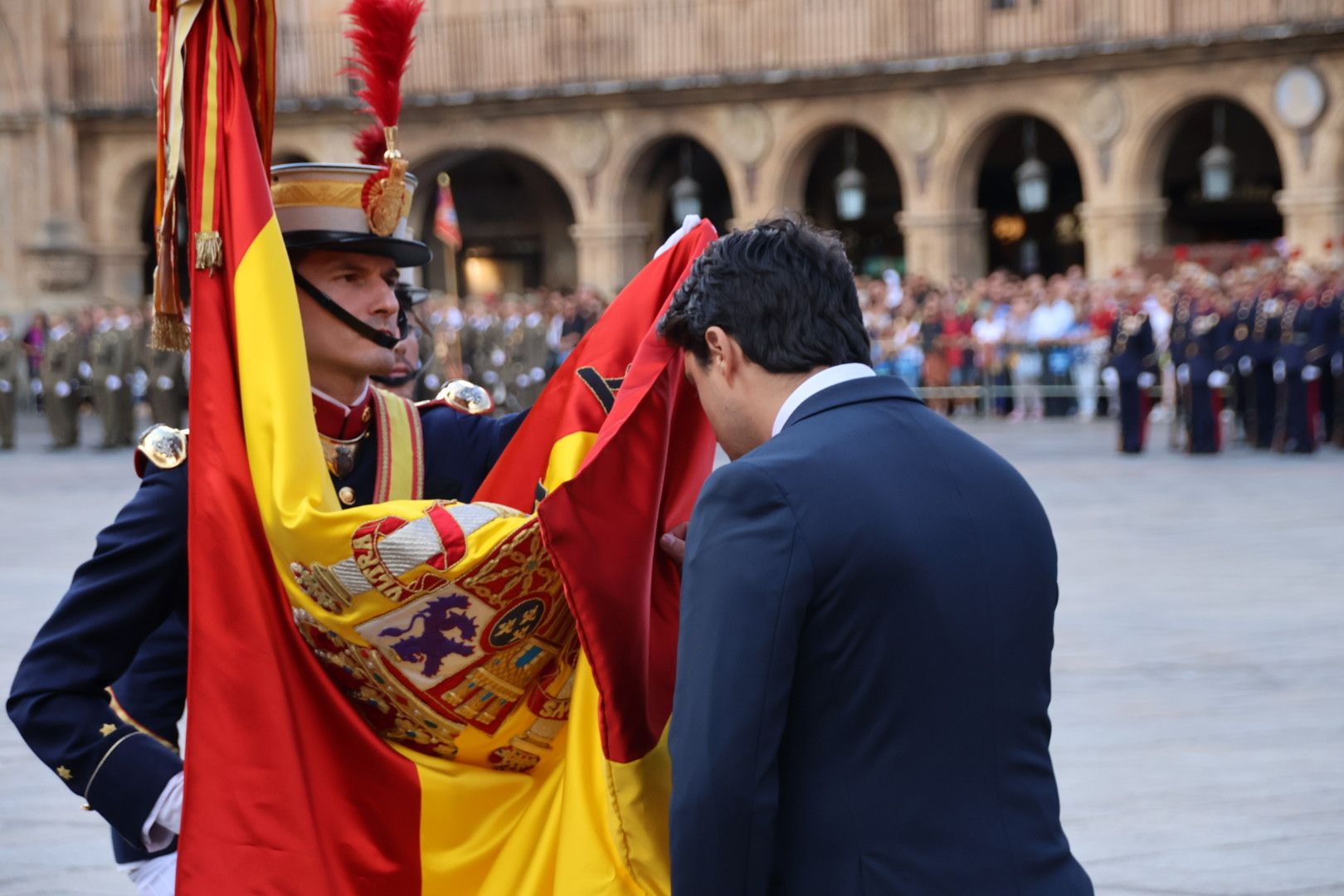 Parada militar en la Plaza Mayor y jura de bandera de los salmantinos