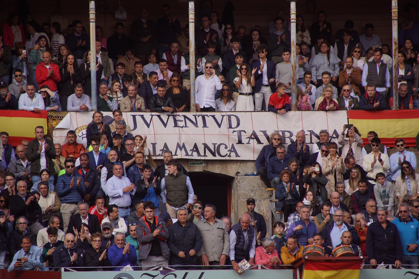 Ambiente en el tendido de la plaza de toros de Salamanca 'La Glorieta'. Foto Juanes | Salamanca24horas