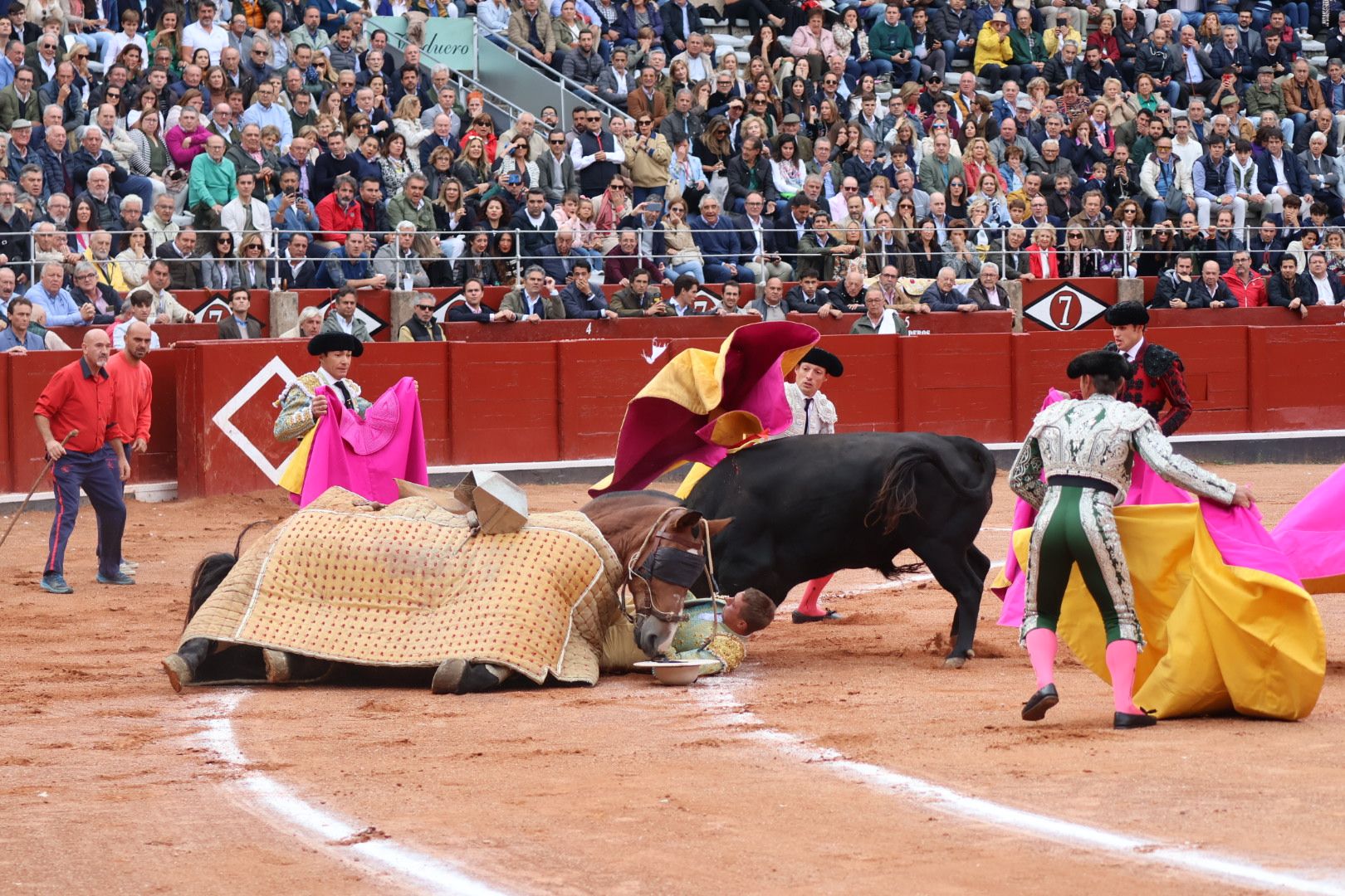 GALERÍA | Corrida concurso de despedida de López Chaves y El Juli: momentos más destacados del último festejo de abono de la Feria Taurina Virgen de la Vega 2023. Fotos Andrea M.