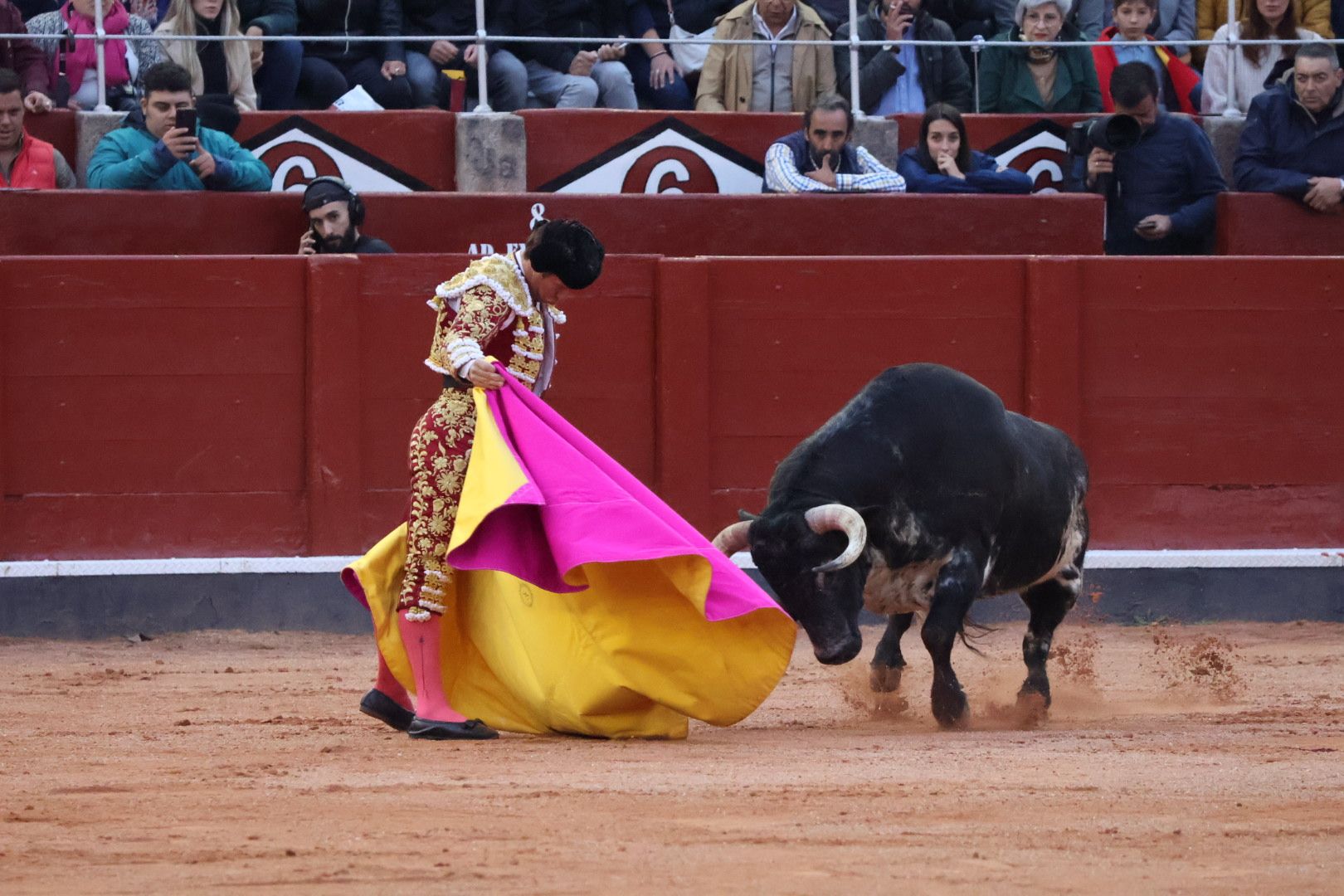 La Real Federación de Caza suma también su apoyo al sector taurino y pide a  Urtasun que gobierne para 