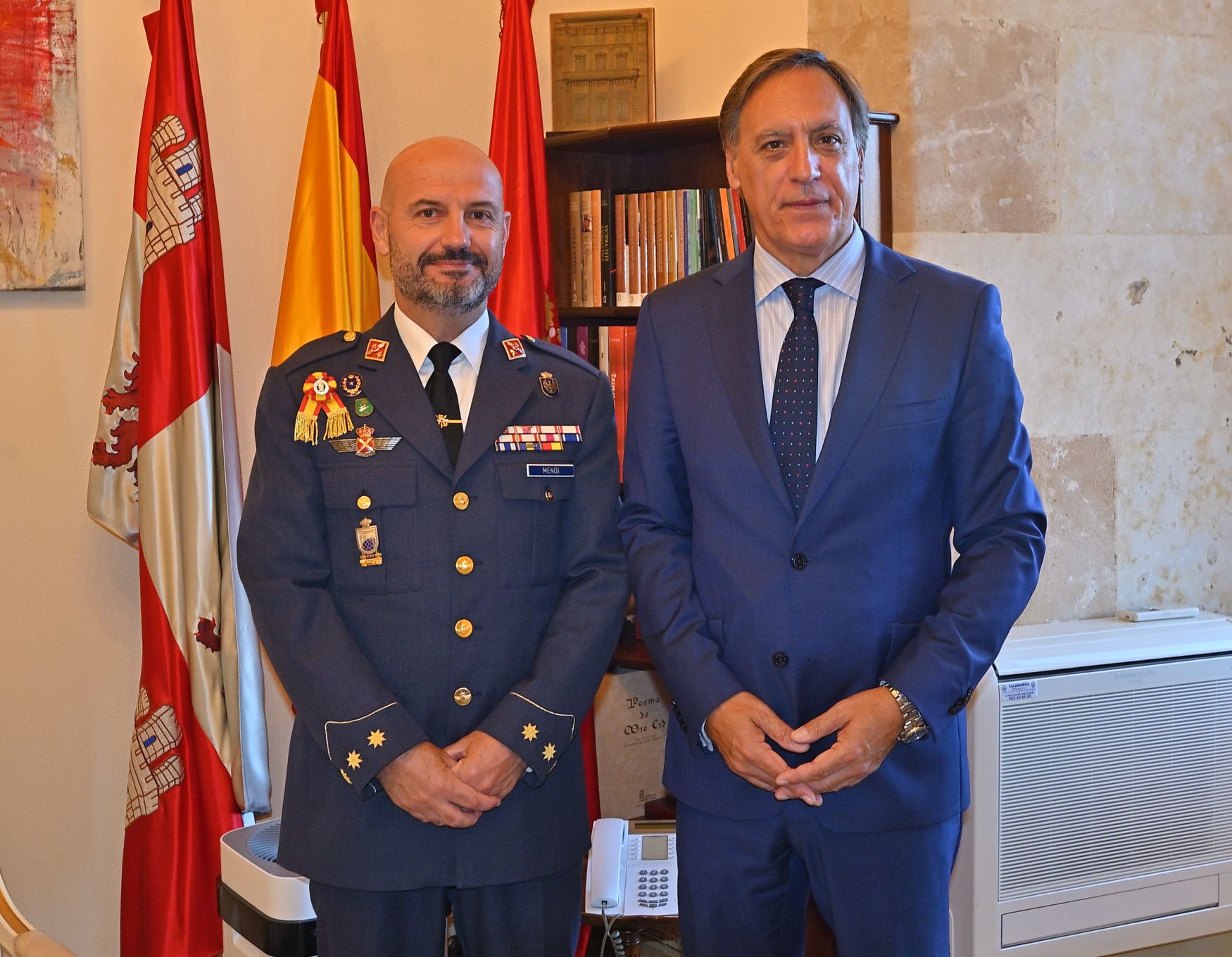 El coronel Francisco Javier Mendi Pompa y Carlos García Carbayo