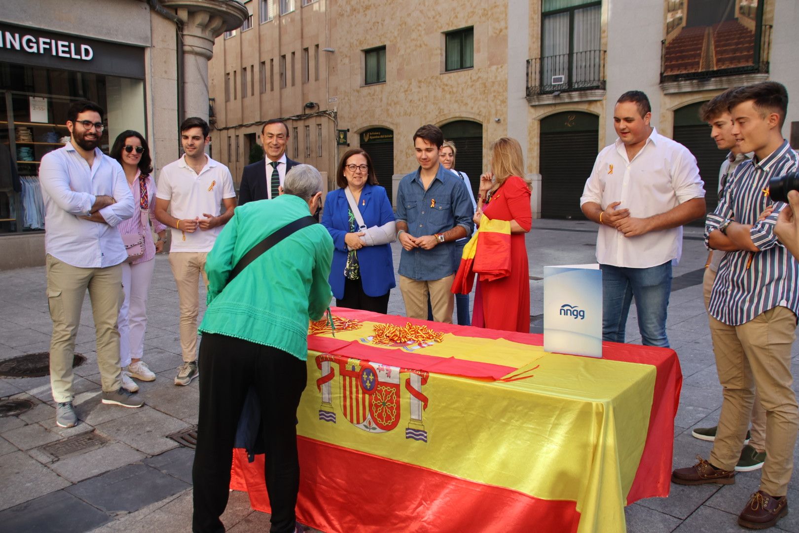 María Jesús Moro y Nuevas generaciones del PP en el Día de la Hispanidad