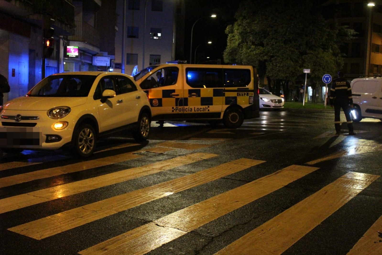  Ambulancia y Policía Local intervienen en el atropello a una mujer en el camino de las Aguas