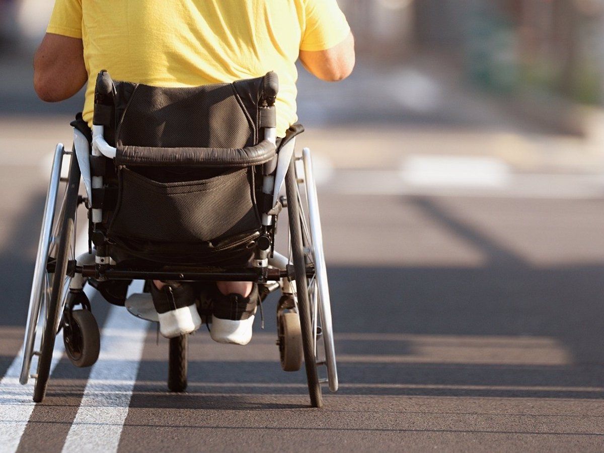 Un hombre en silla de ruedas. Foto Infosalus