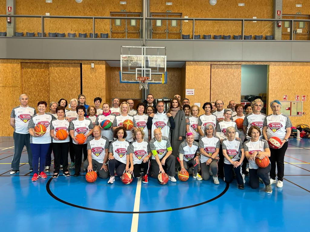 Visita de Carbayo a los participantes en el programa 'SuperSénior baloncesto'. Fotos S24H (4)