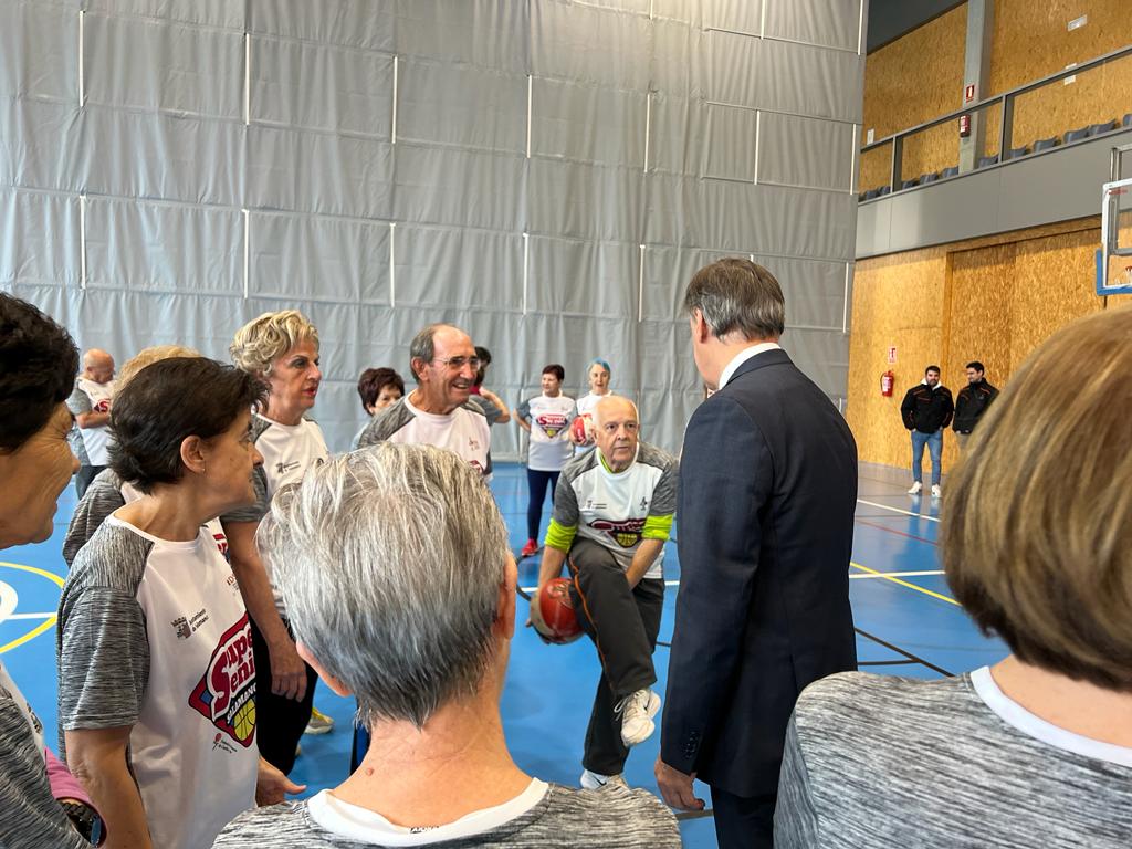 Visita de Carbayo a los participantes en el programa 'SuperSénior baloncesto'. Fotos S24H (8)