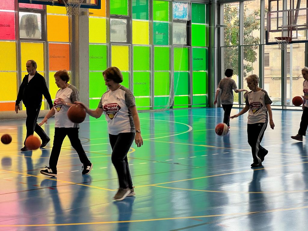 Visita de Carbayo a los participantes en el programa 'SuperSénior baloncesto'. Fotos S24H (14)