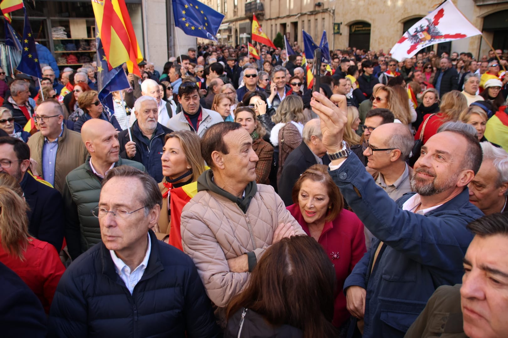 Multitudinaria protesta del Partido Popular contra la amnistía en Salamanca. Fotos Andrea M (1)