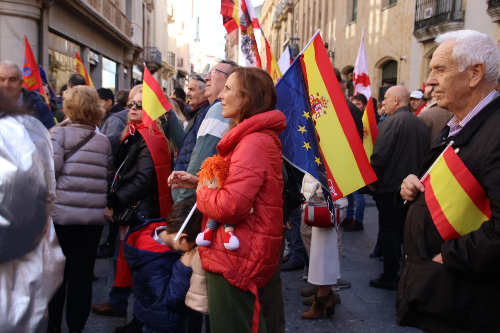 Multitudinaria protesta del Partido Popular contra la amnistía en Salamanca. Fotos Andrea M (4)