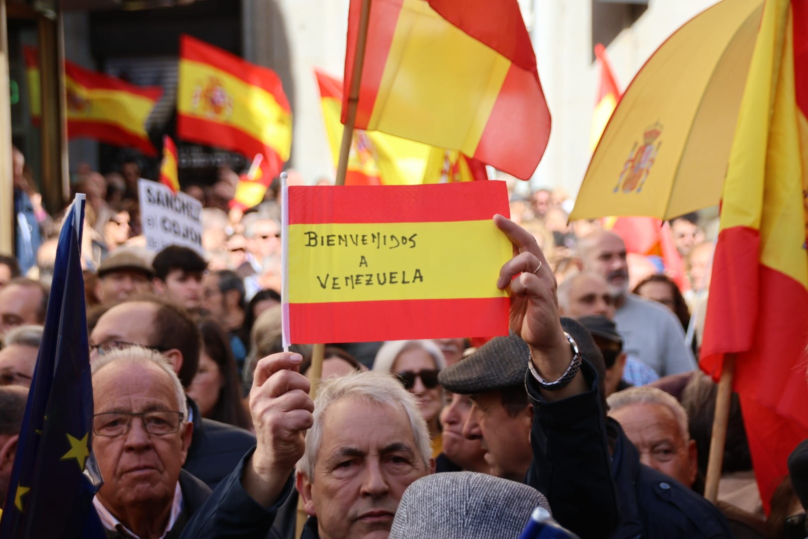 Multitudinaria protesta del Partido Popular contra la amnistía en Salamanca. Fotos Andrea M (5)