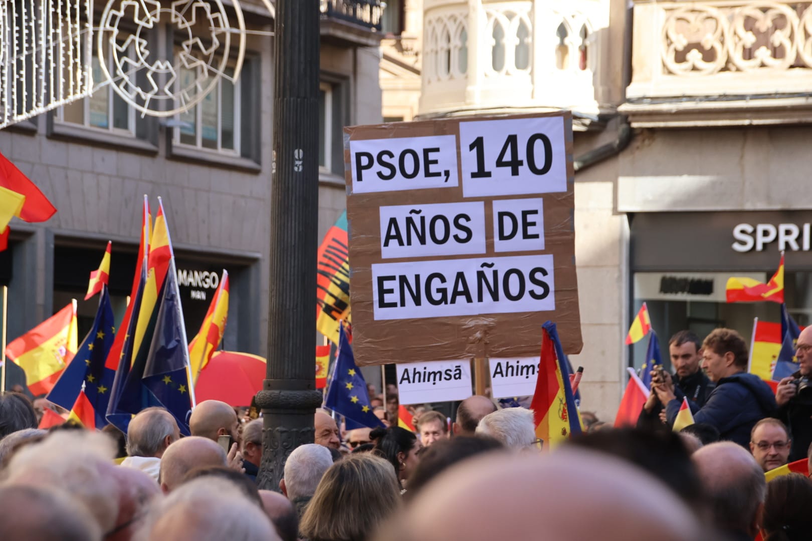 Multitudinaria protesta del Partido Popular contra la amnistía en Salamanca. Fotos Andrea M (6)