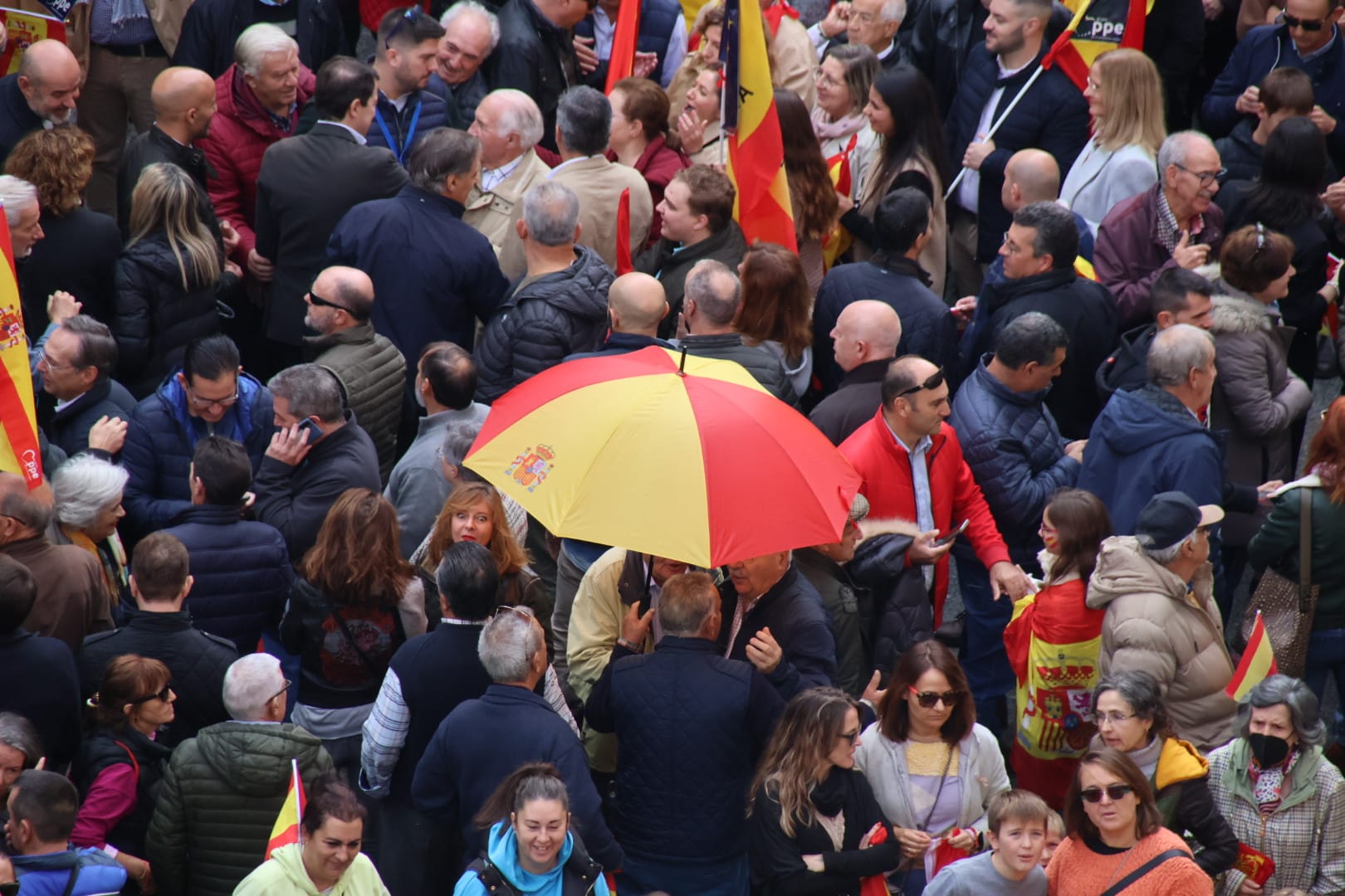 Multitudinaria protesta del Partido Popular contra la amnistía en Salamanca. Fotos Andrea M (10)